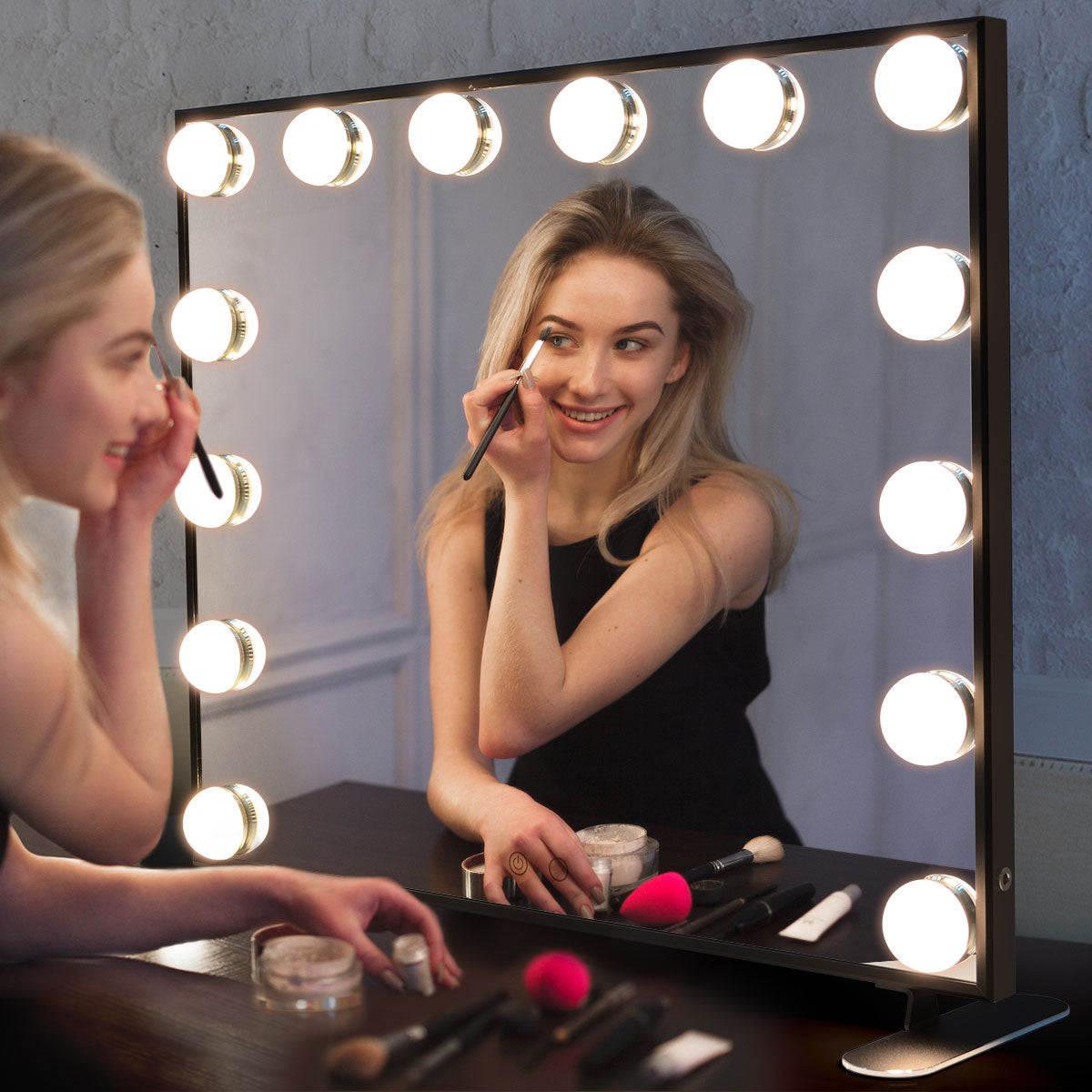 Best Lighted Makeup Mirror: 14 Favorites From ‘Glamour’ Editors